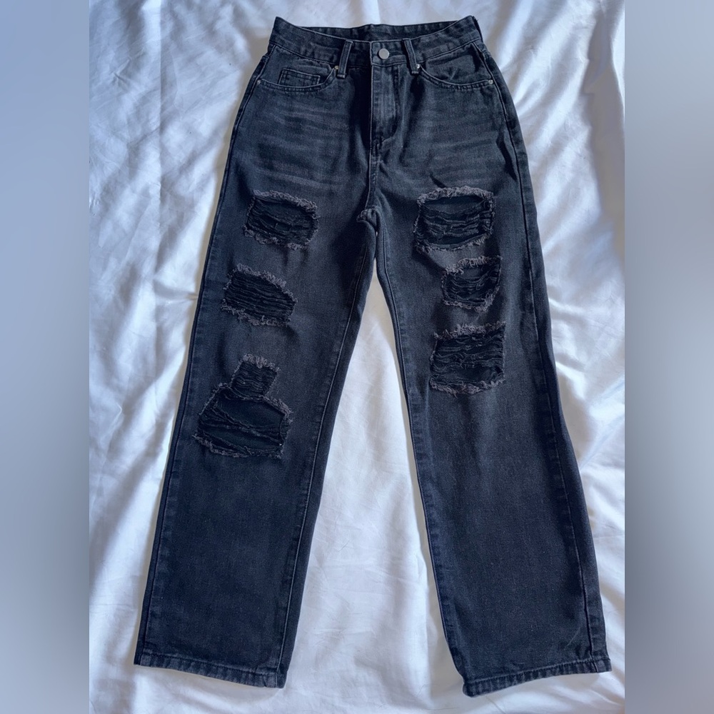 Black Skinny Jeans with Distressed Detailing